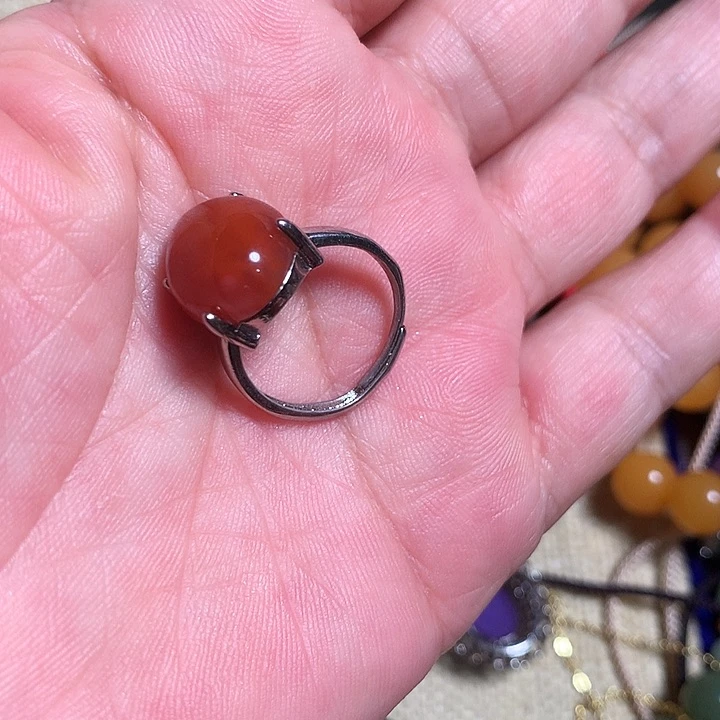 透闪石质玉未镶嵌颈饰