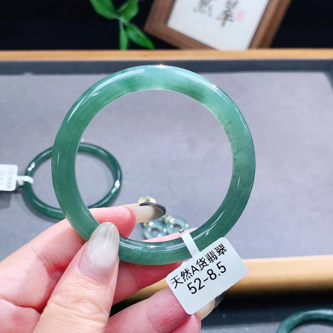 翡翠手镯（圆镯）未镶嵌