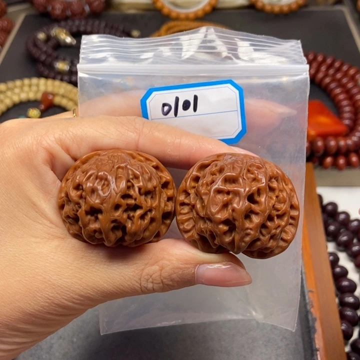 文玩核桃吊坠菩提