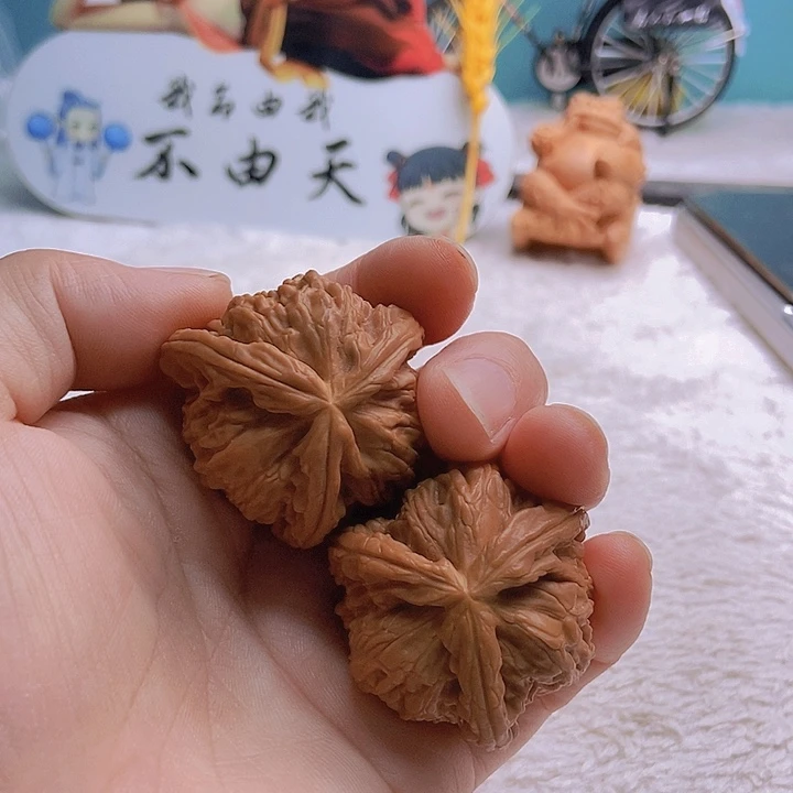 把件文玩核桃哈***名三棱