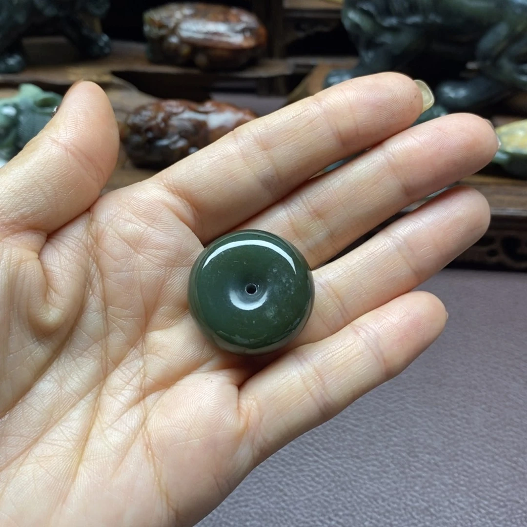 未镶嵌岫岩河磨玉（透闪石质玉）把件