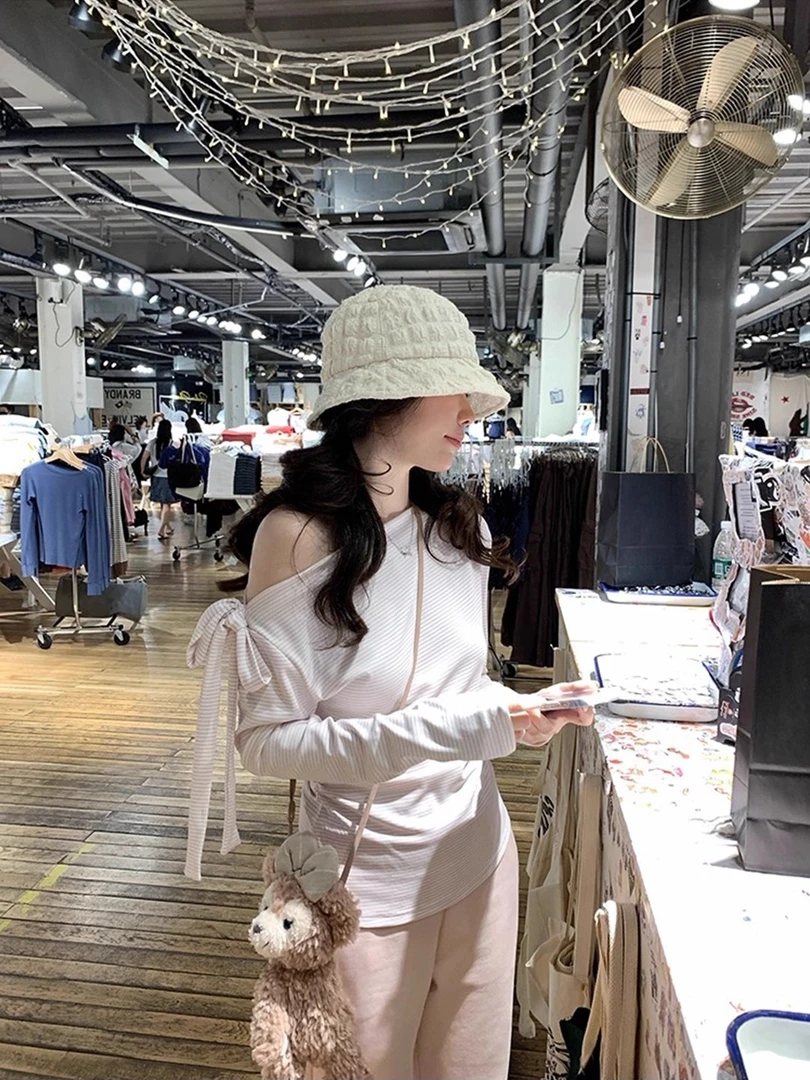 设计感条纹斜肩长袖t恤女春秋季修身显瘦打底绑带蝴蝶结露肩上衣