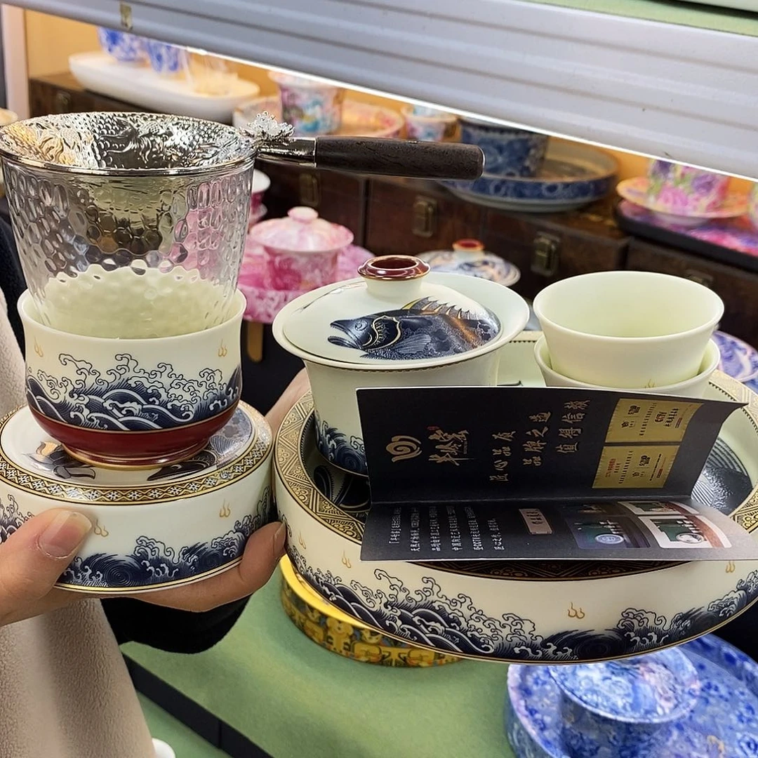 盖碗里的水煮开后放入