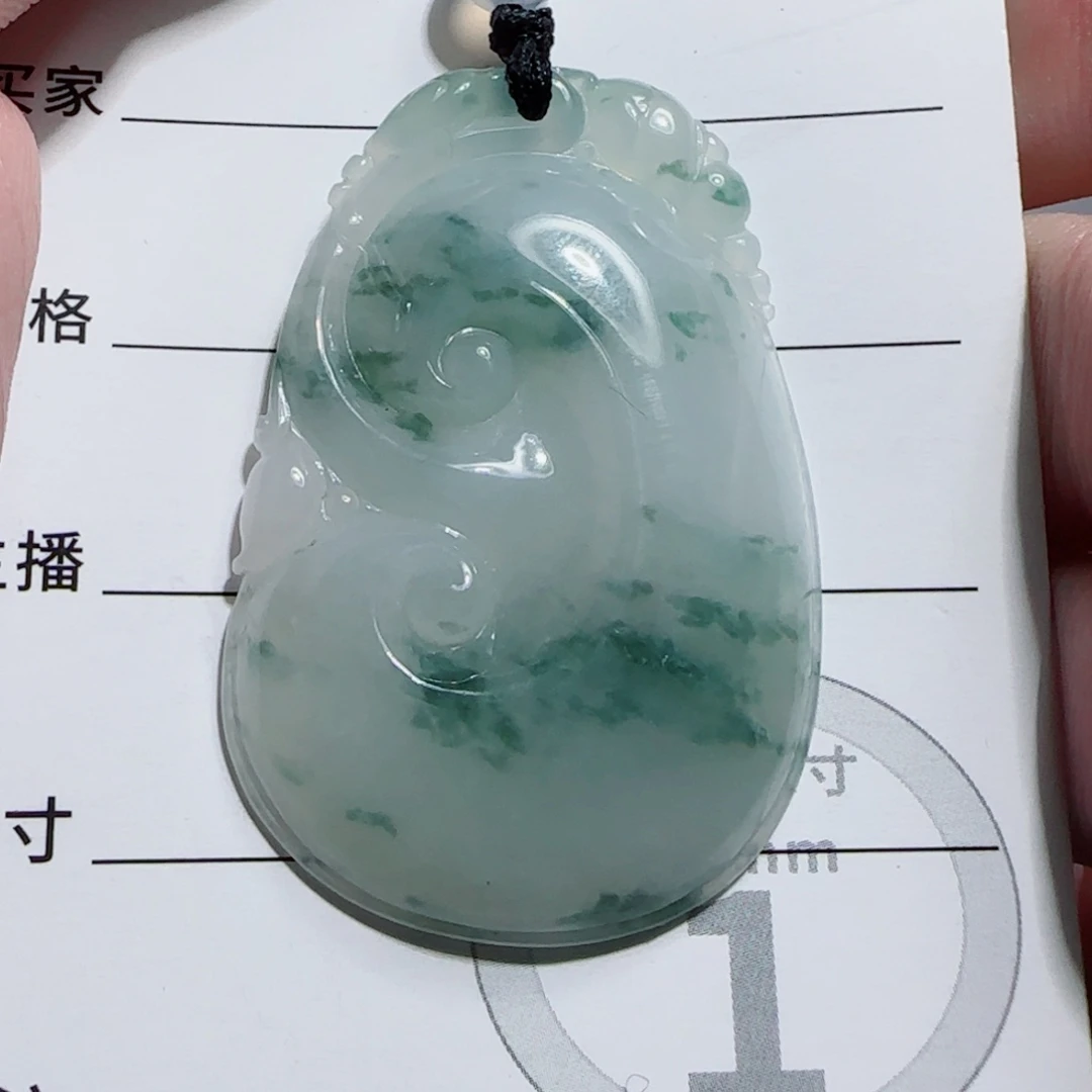 翡翠未镶嵌颈饰如意