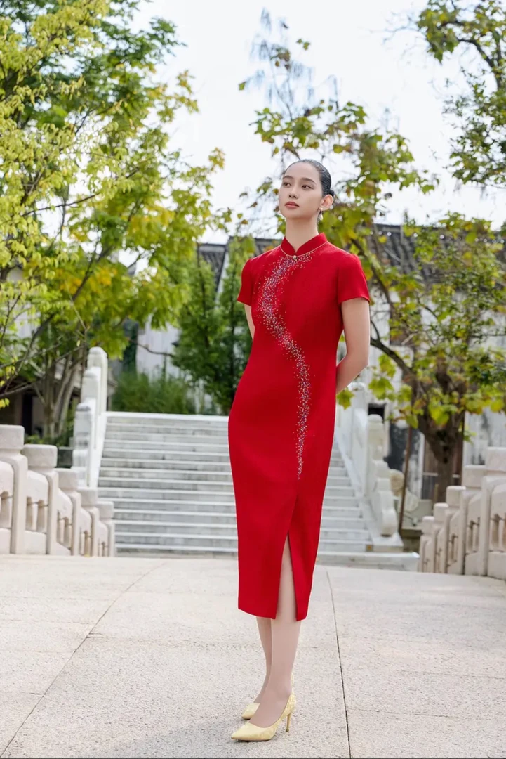 170121朱紫褕婚宴喜婆婆国风旗袍礼服显瘦烫钻高贵奢华婚庆礼服