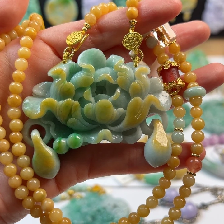 翡翠未镶嵌颈饰吊坠