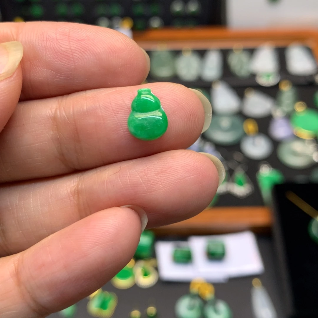 翡翠未镶嵌吊坠(不含链)有纹裂