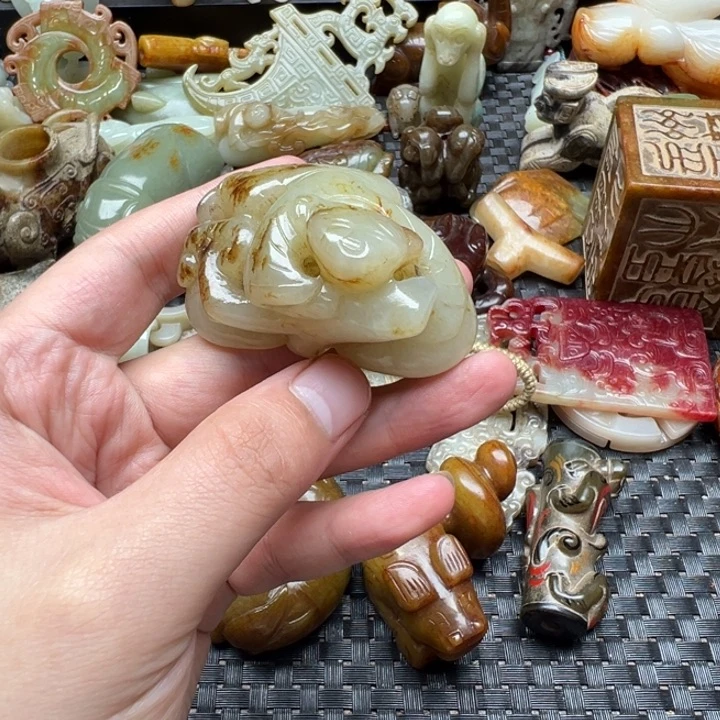 未镶嵌和田玉（糖玉）摆件