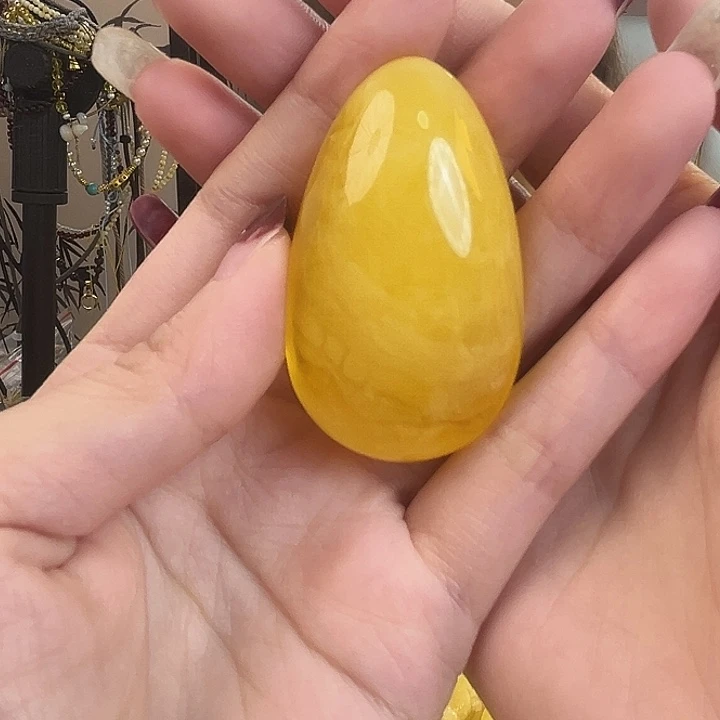 裸石琥珀未镶嵌双面鸡油黄水滴17.1g