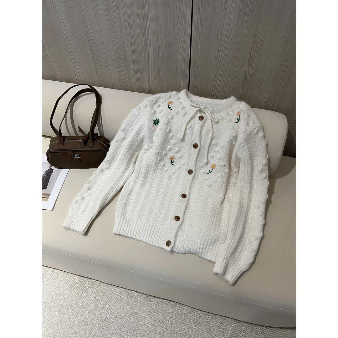 刺绣花朵白色毛衣开衫WJ-1262