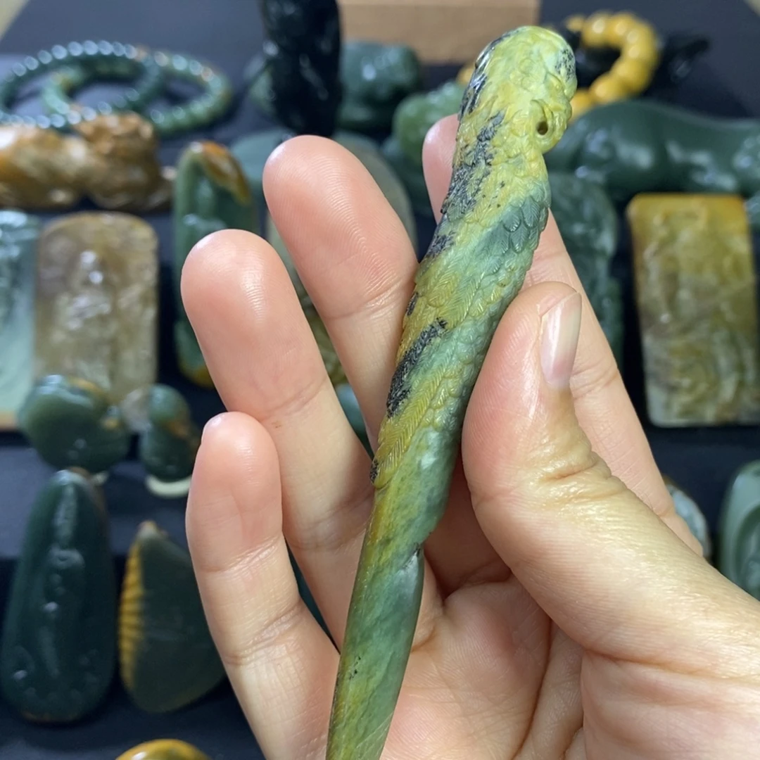 岫岩河磨玉（透闪石质玉）未镶嵌把件