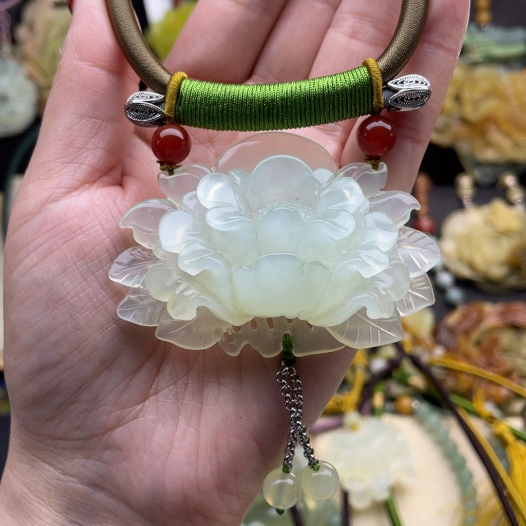 蛇纹石玉颈饰未镶嵌