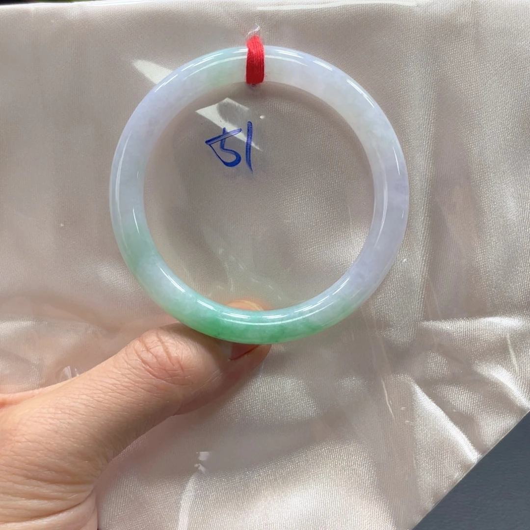 翡翠手镯未镶嵌翡翠