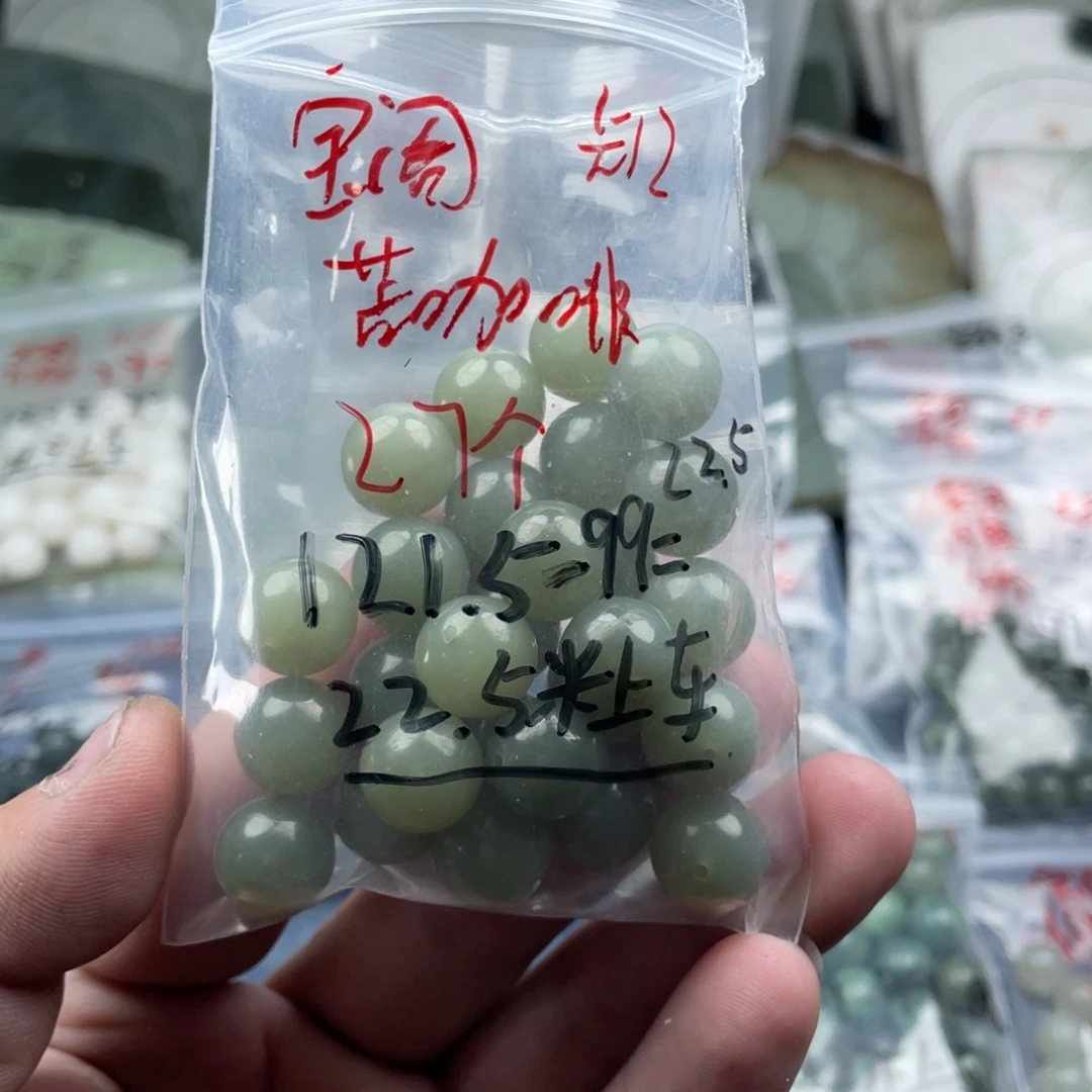 苦***啡和田玉未镶嵌珠宝奇石
