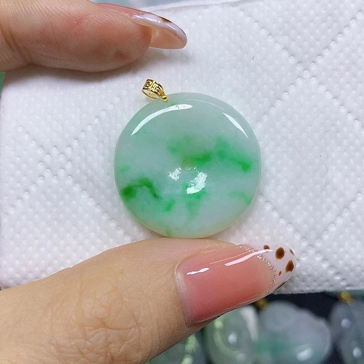 颈饰18K金镶嵌翡翠挂件