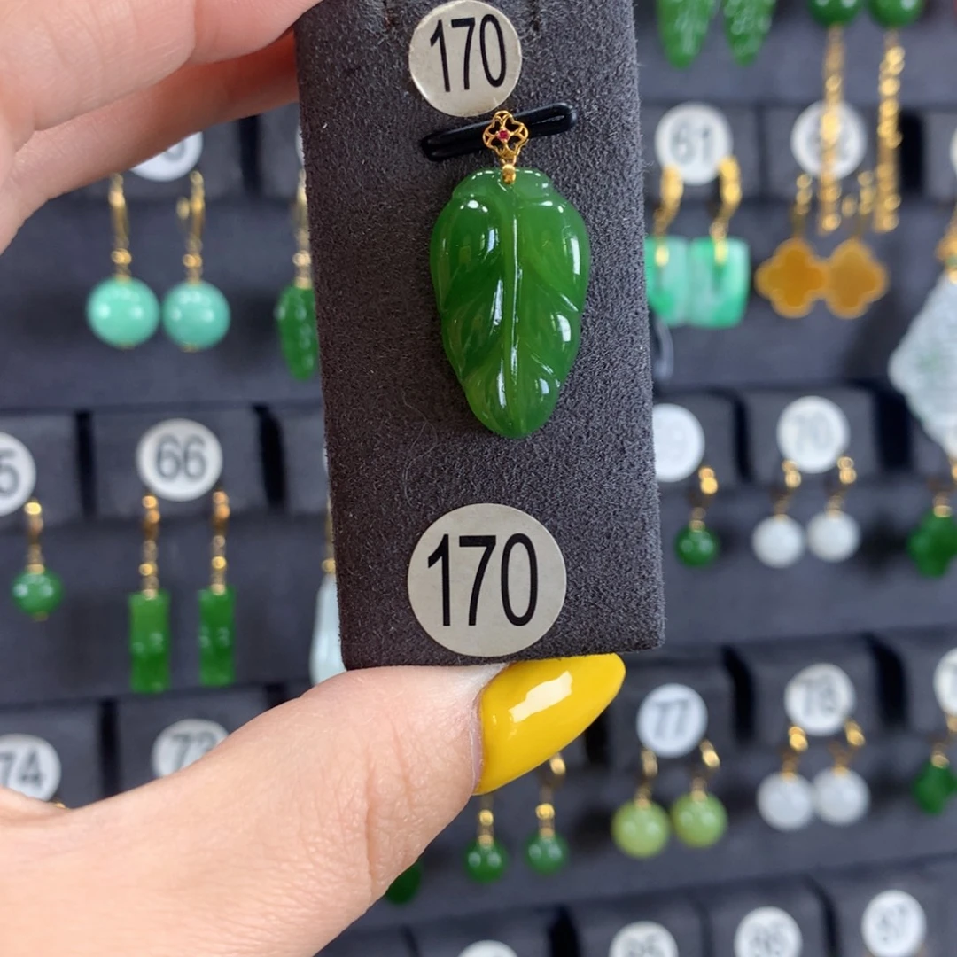 和田玉18K金镶嵌耳饰