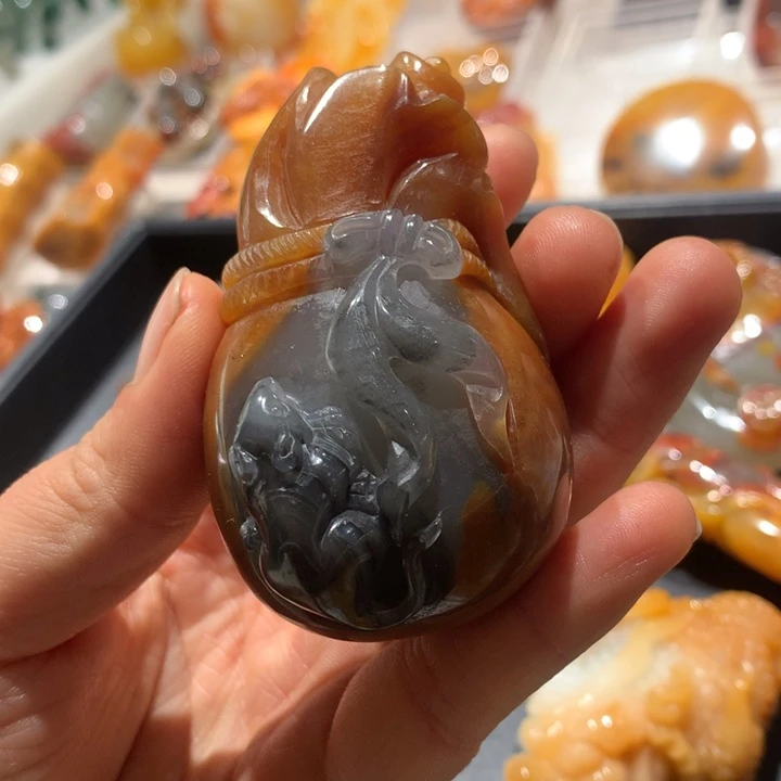 石英质玉（黄龙玉）未镶嵌颈饰