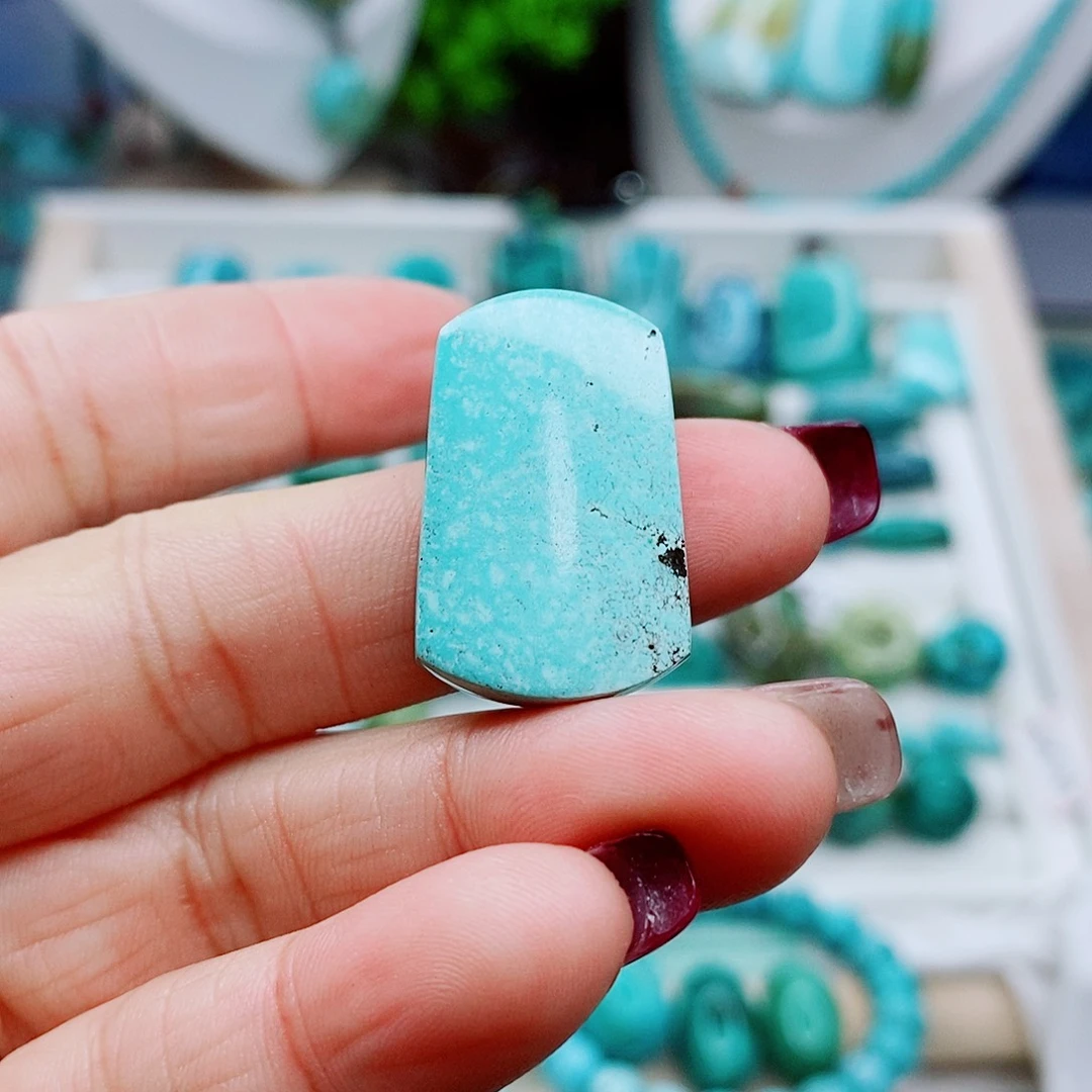 绿松石未镶嵌颈饰