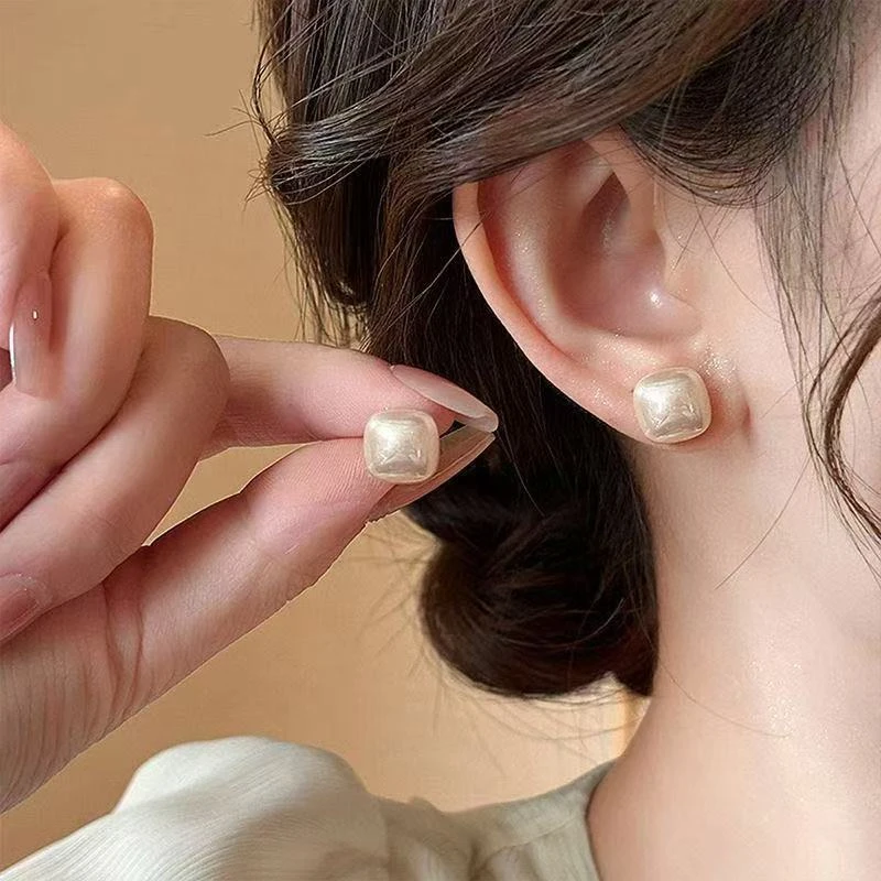 925银耳饰 香槟金2025新款爆款百搭气质养耳洞小众显瘦高级感耳钉