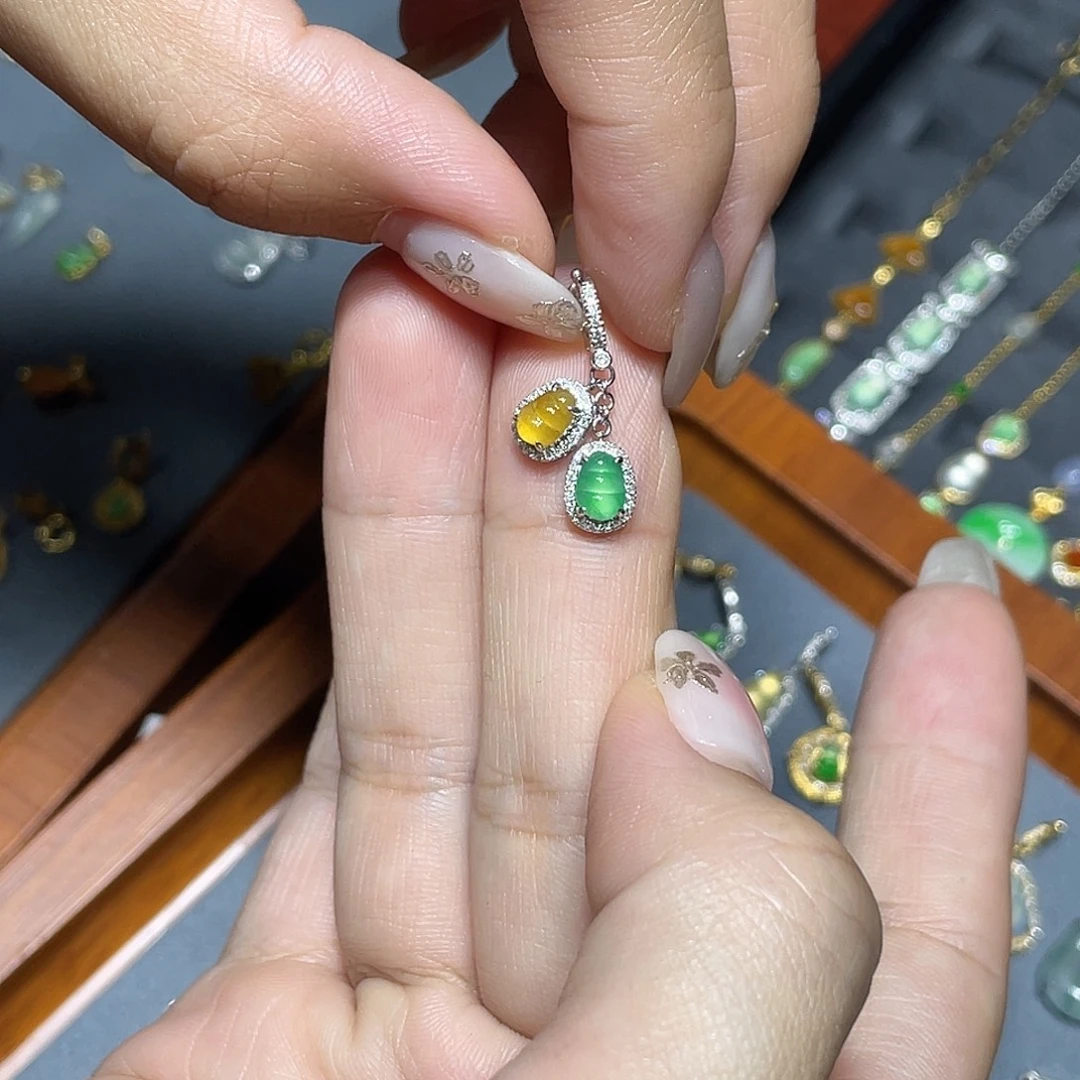 翡翠18K金镶嵌颈饰翡翠