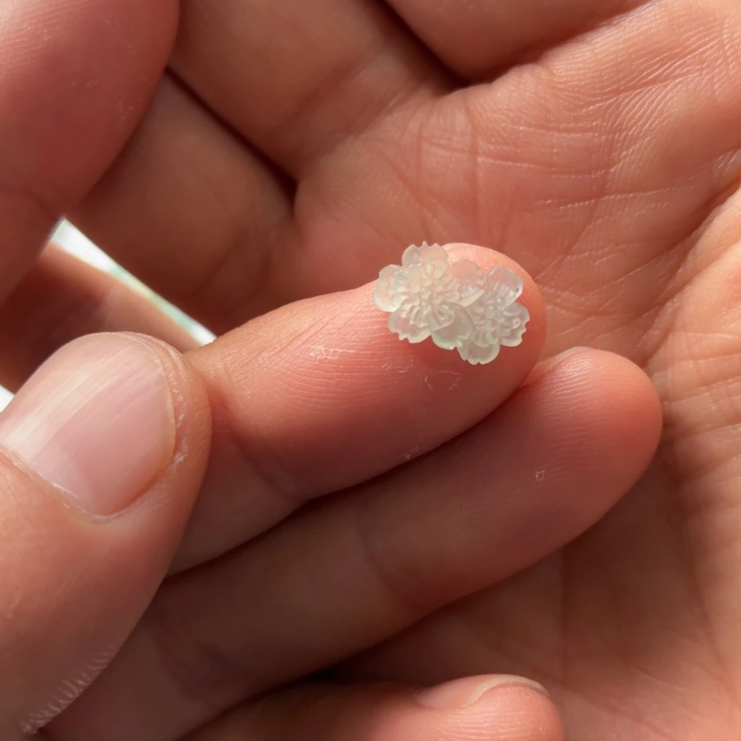 定制翡翠未镶嵌花花