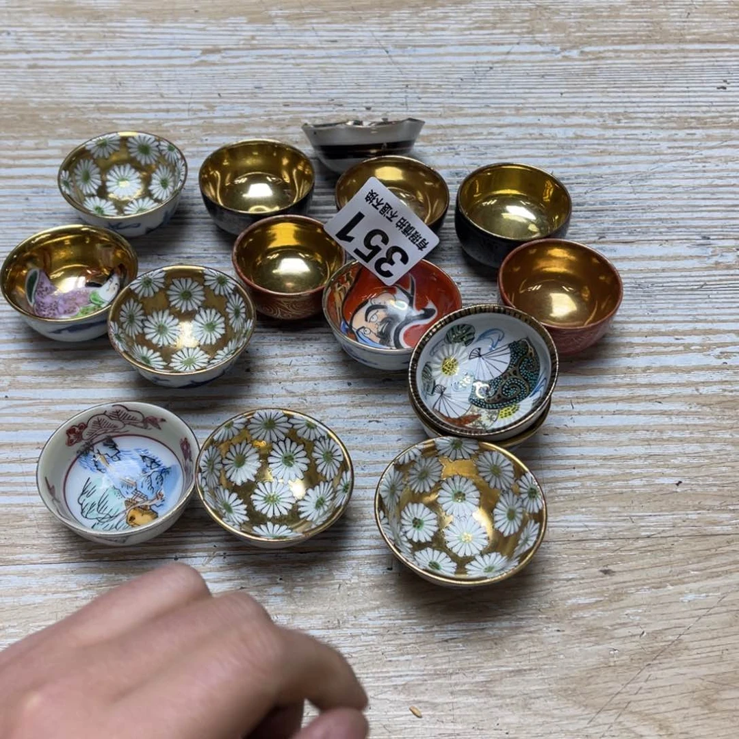 瓷片至**乐密密麻麻地排列着一个