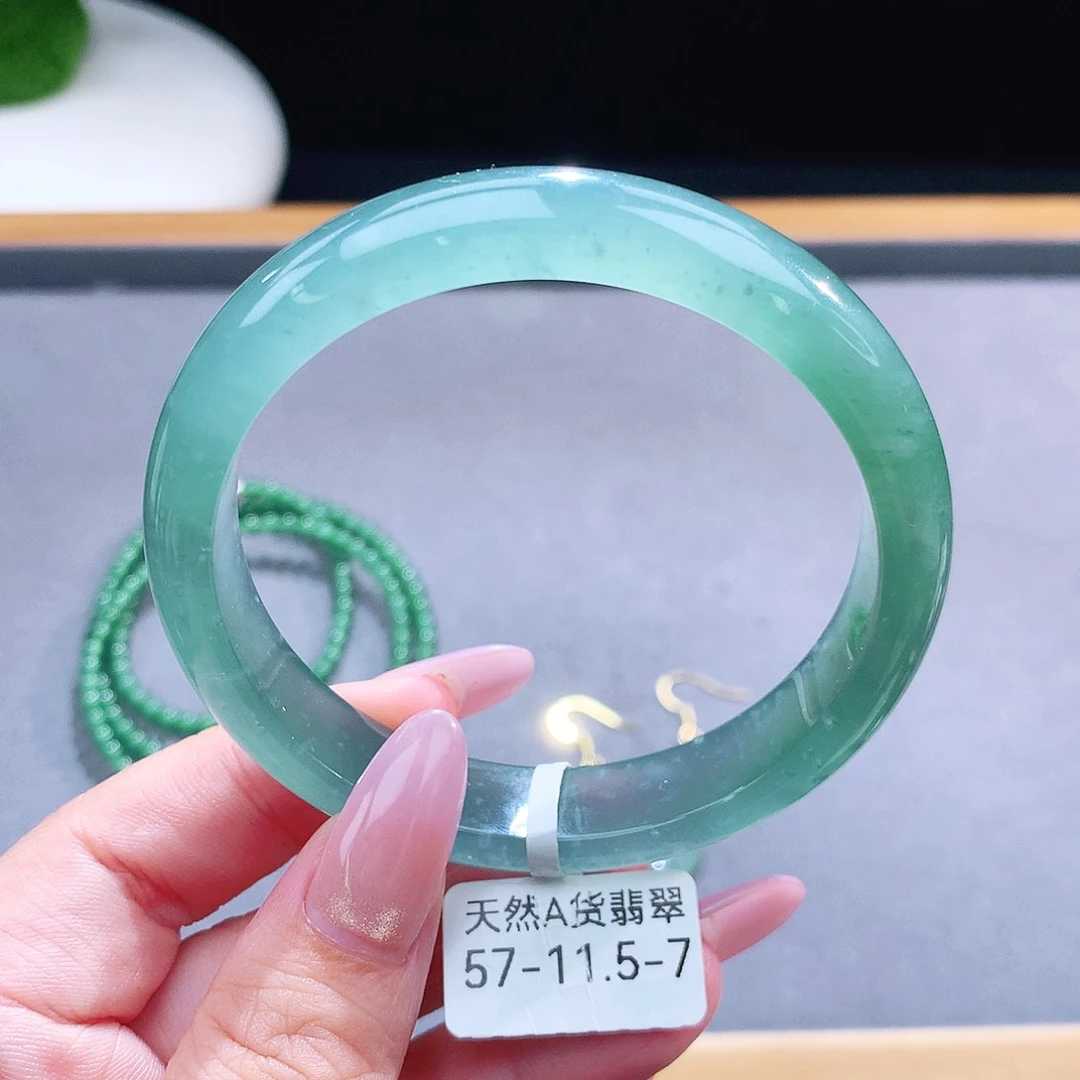 未镶嵌手镯（圆镯）翡翠