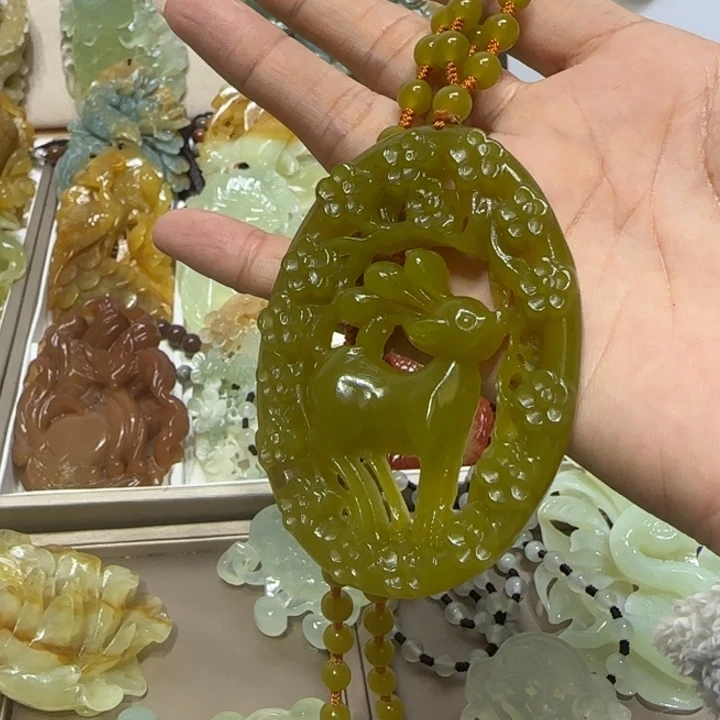 蛇纹石玉吊坠未镶嵌