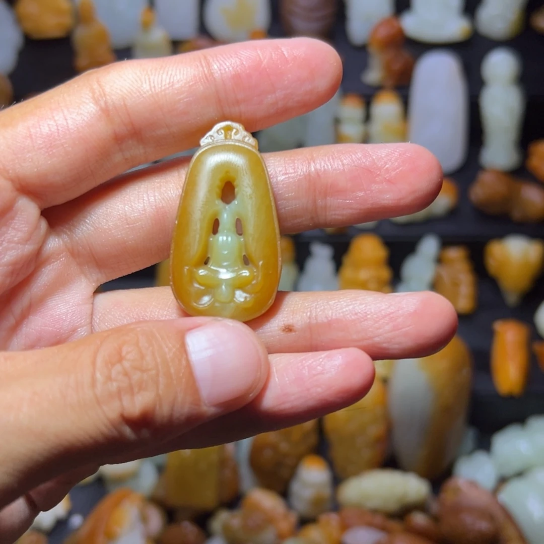 西***生和田玉未镶嵌颈饰