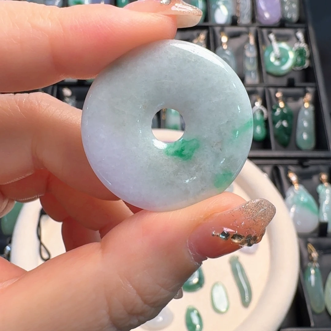 翡翠未镶嵌颈饰平安扣