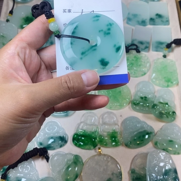 欣***敏颈饰未镶嵌翡翠平安扣