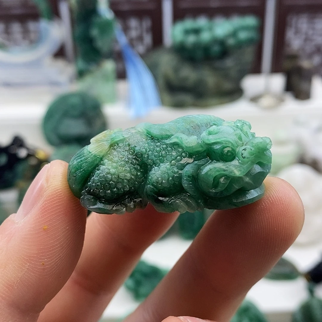 独山玉未镶嵌颈饰