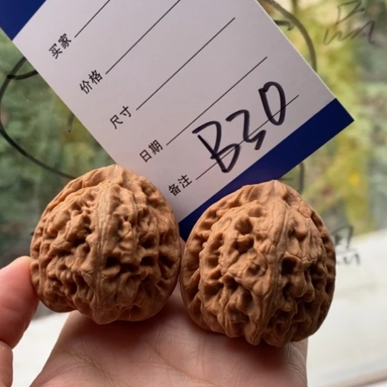 ****我文玩核桃把件42红