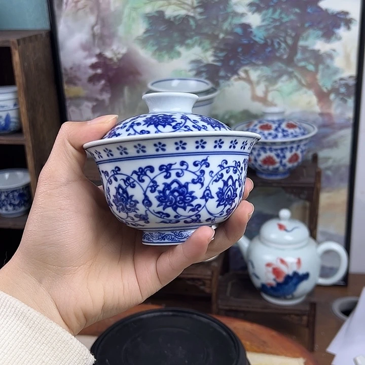 其他瓷缠枝莲盖碗