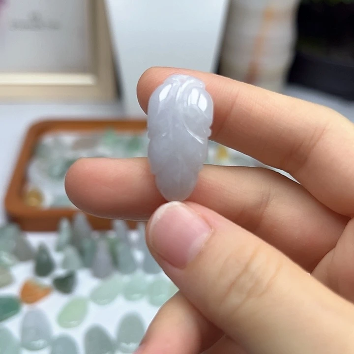 翡翠未镶嵌颈饰叶子吊坠 15 号