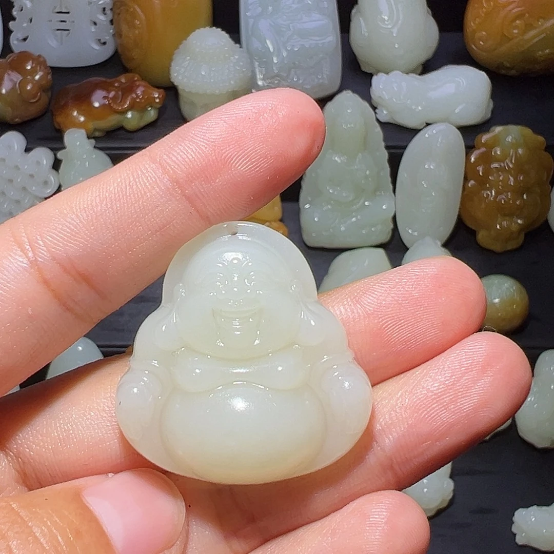 天***下和田玉未镶嵌颈饰