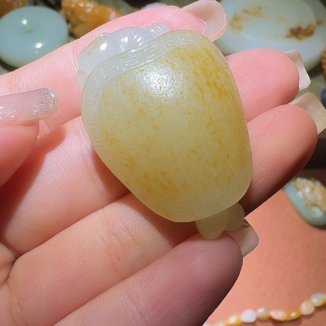 王***和田玉未镶嵌颈饰