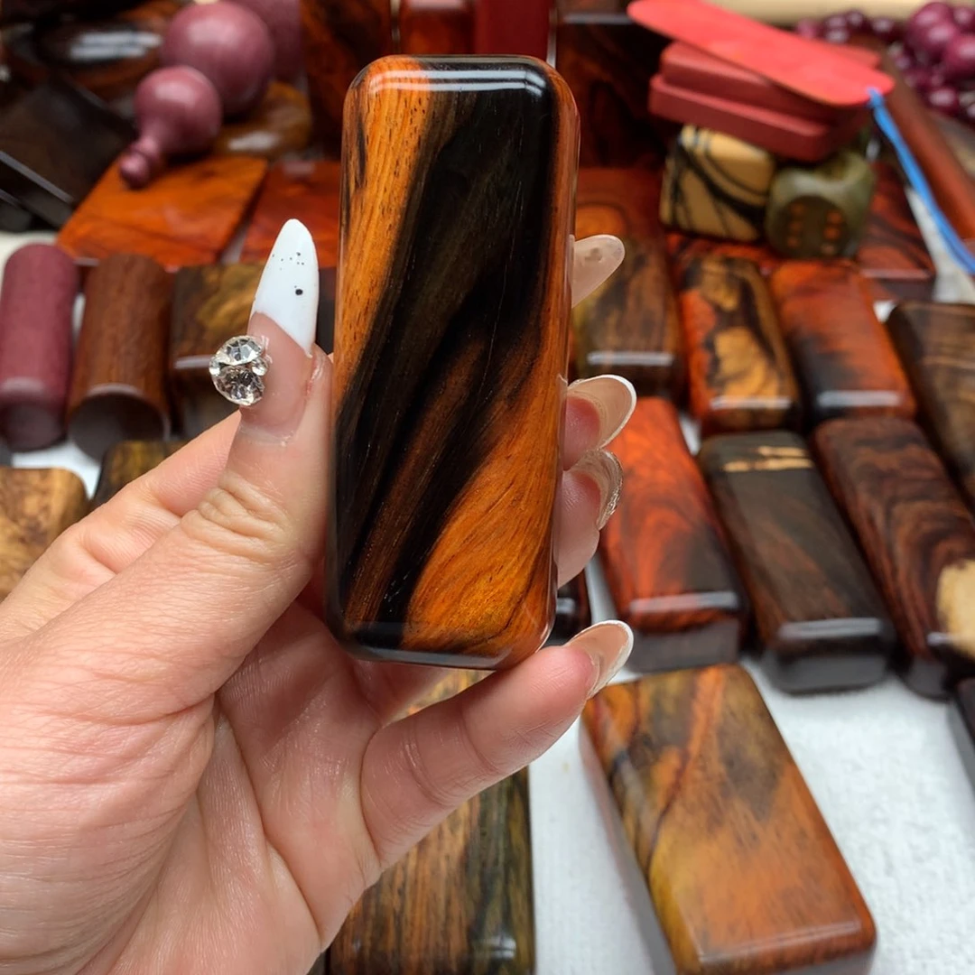 交趾黄檀（大红酸枝）孟*