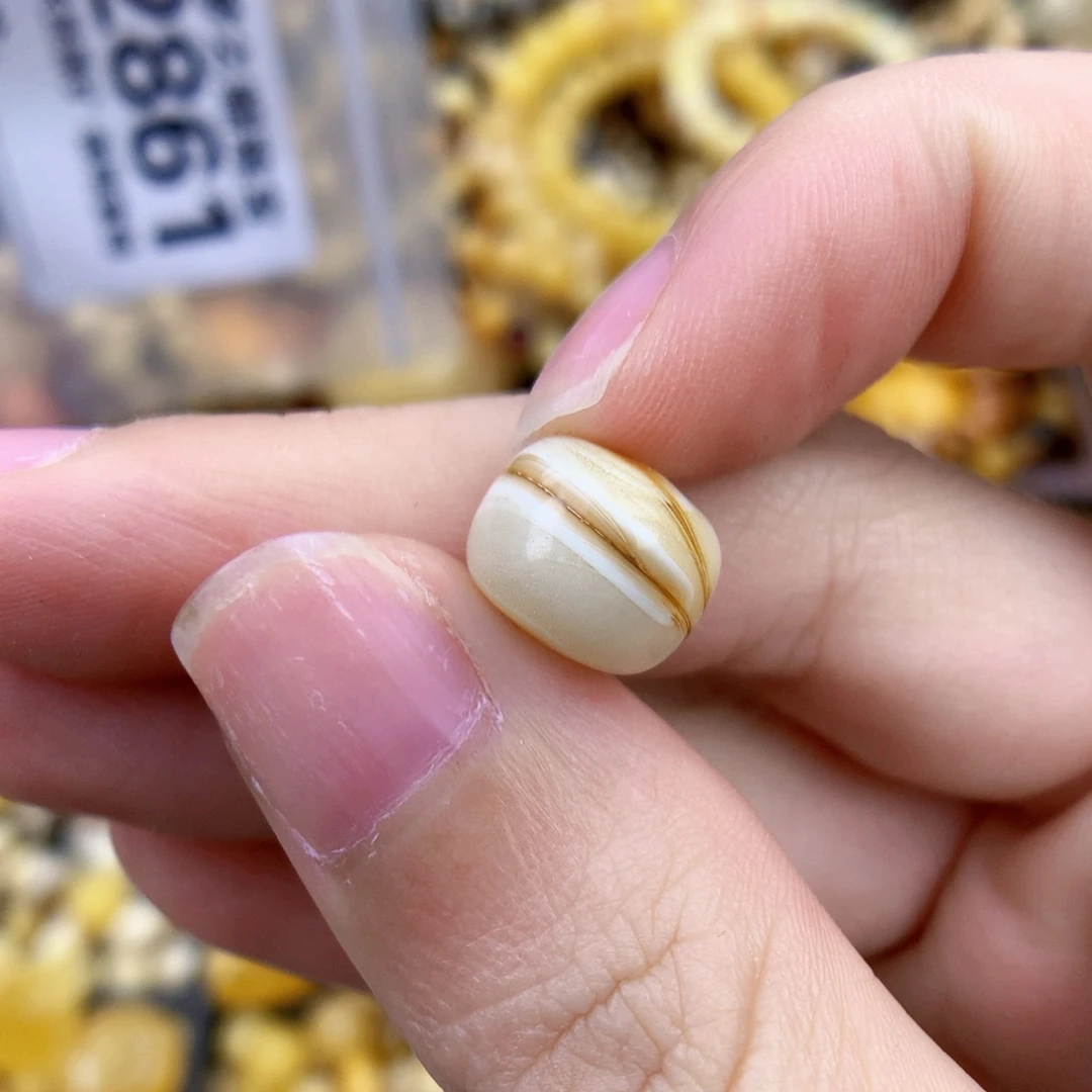 六***六未镶嵌琥珀裸石11