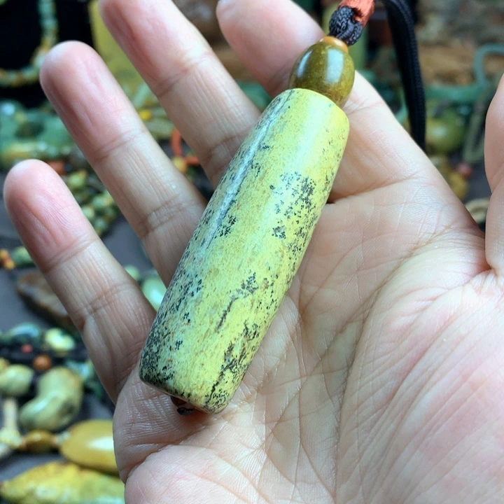 吊坠(赠链)未镶嵌岫岩河磨玉（透闪石质玉）