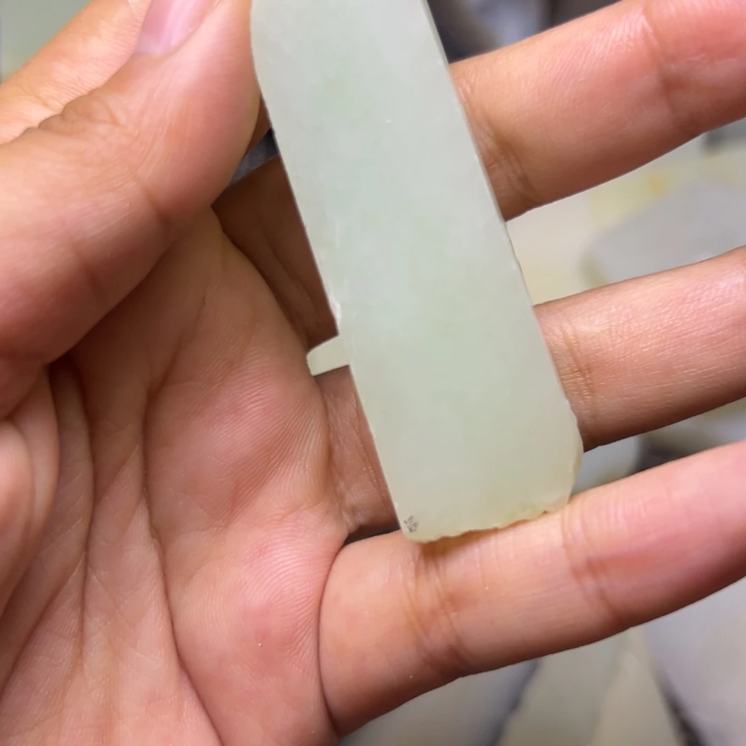 和田玉未镶嵌项链有裂