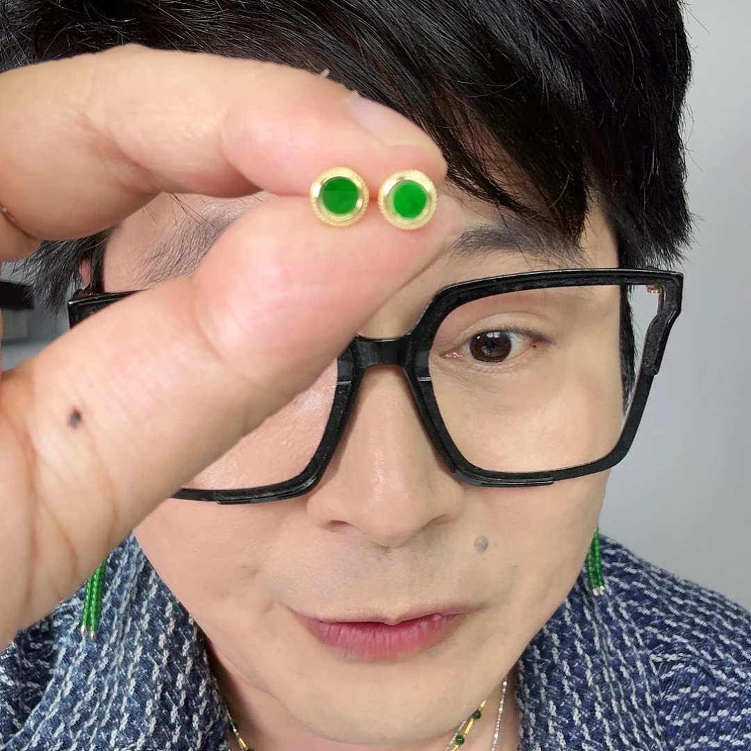 翡翠未镶嵌颈饰一对