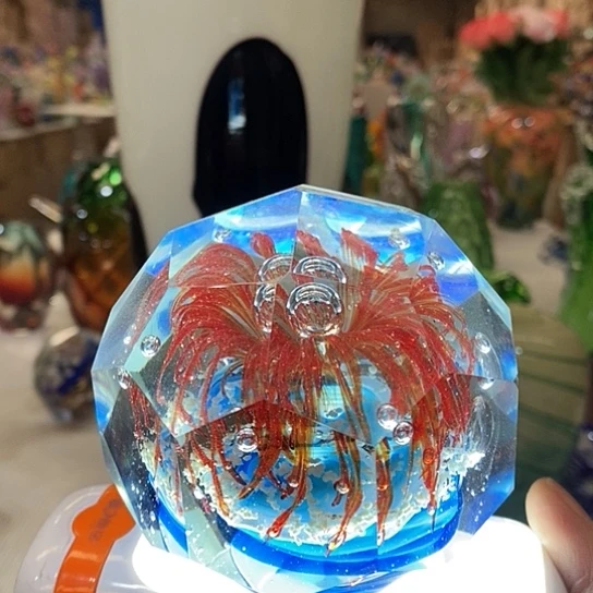 琉璃花瓶高9厘米宽10厘米