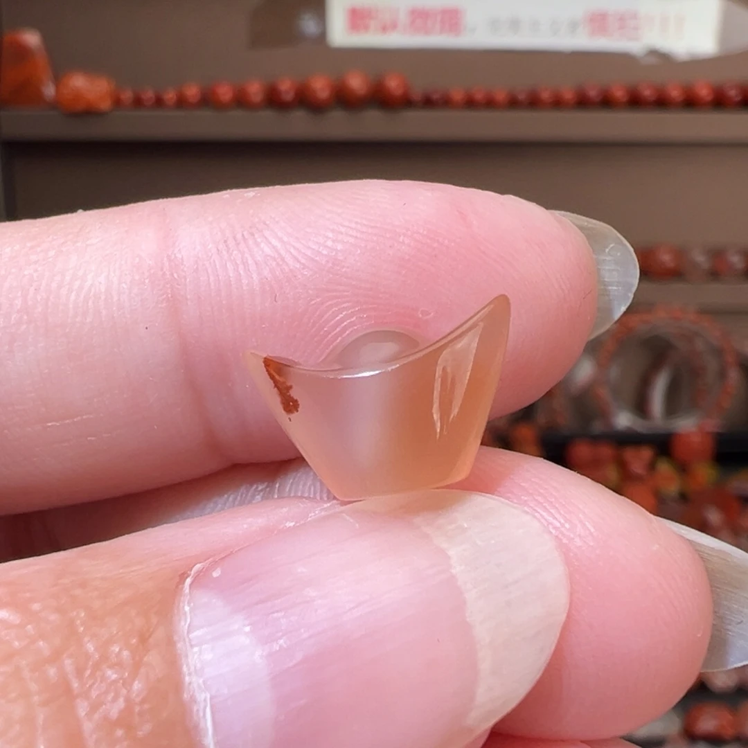 未镶嵌川料南红玛瑙通孔元宝