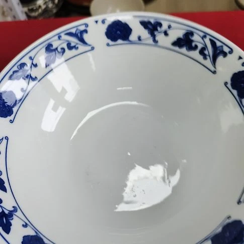 瓷片瓷片，各种摆件，盘，碗，沙锅，均有瑕疵。