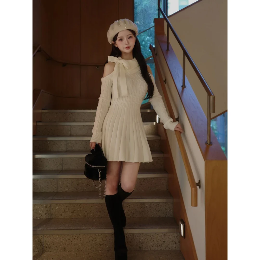 美子酱 纯欲系露肩翻领蝴蝶结系带百褶麻花针织连衣裙 112534013
