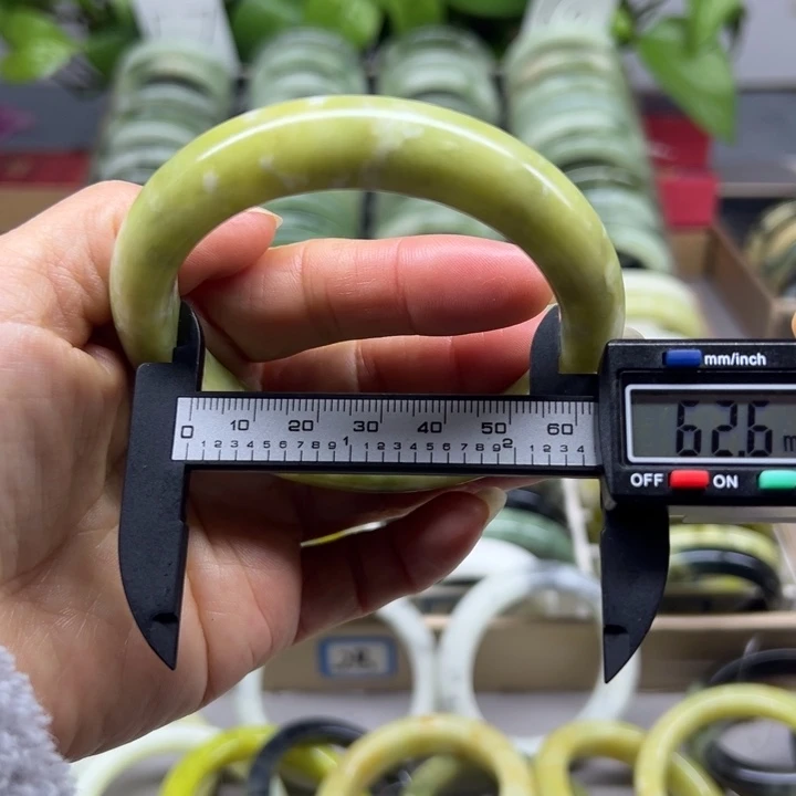 蛇纹石玉未镶嵌手镯58