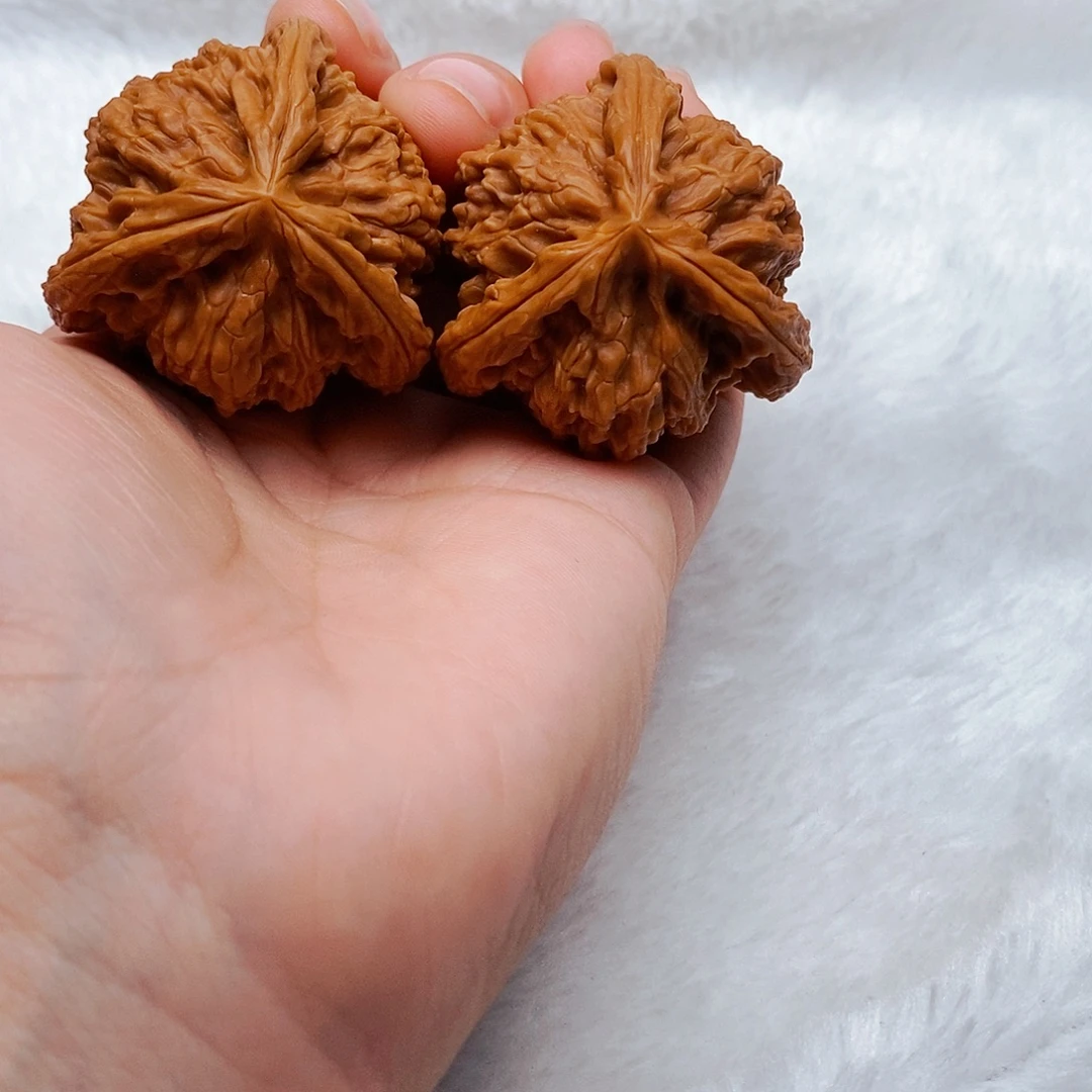 春***哥吊坠文玩核桃三棱