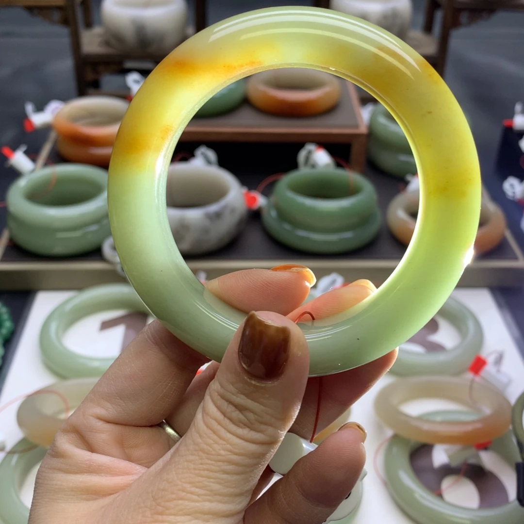 石英质玉未镶嵌手镯