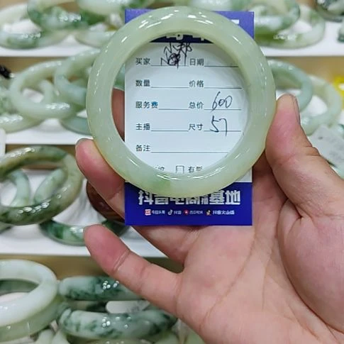 闽***郑未镶嵌透闪石-蛇纹石玉手镯